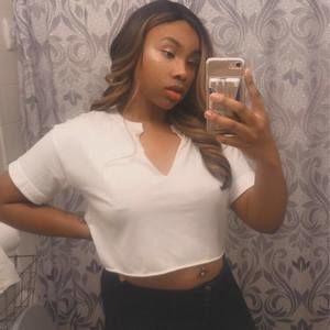 Meet your Posher, Olivia